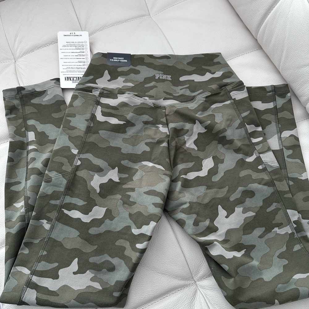 NWT PINK camo print leggings.